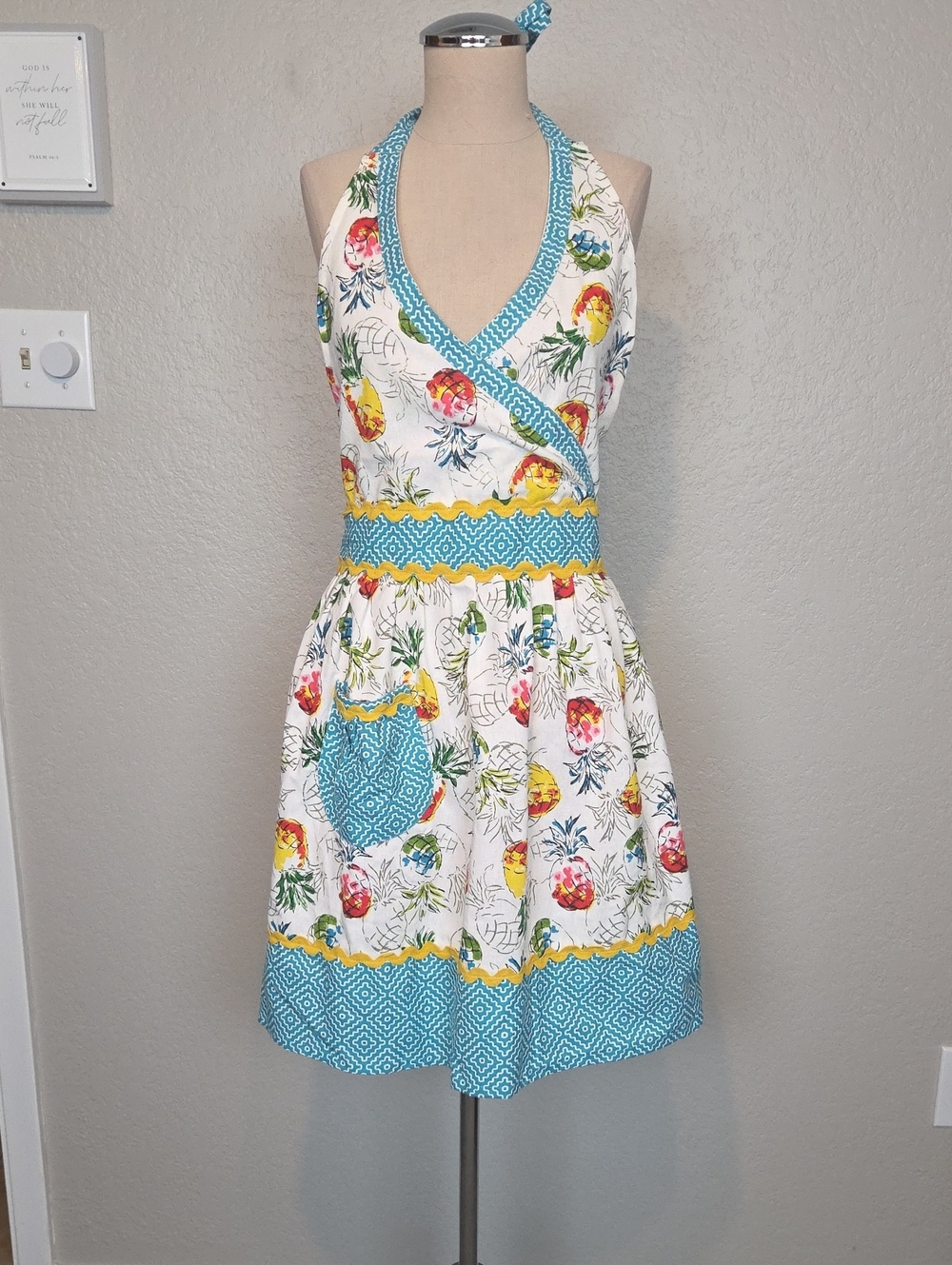 Pier 1 Halter Apron